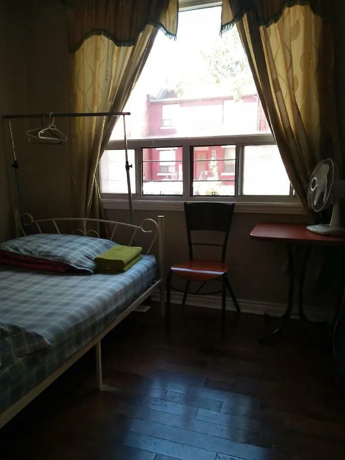טורונטו Convention Travelers Home 2*,  קנדה