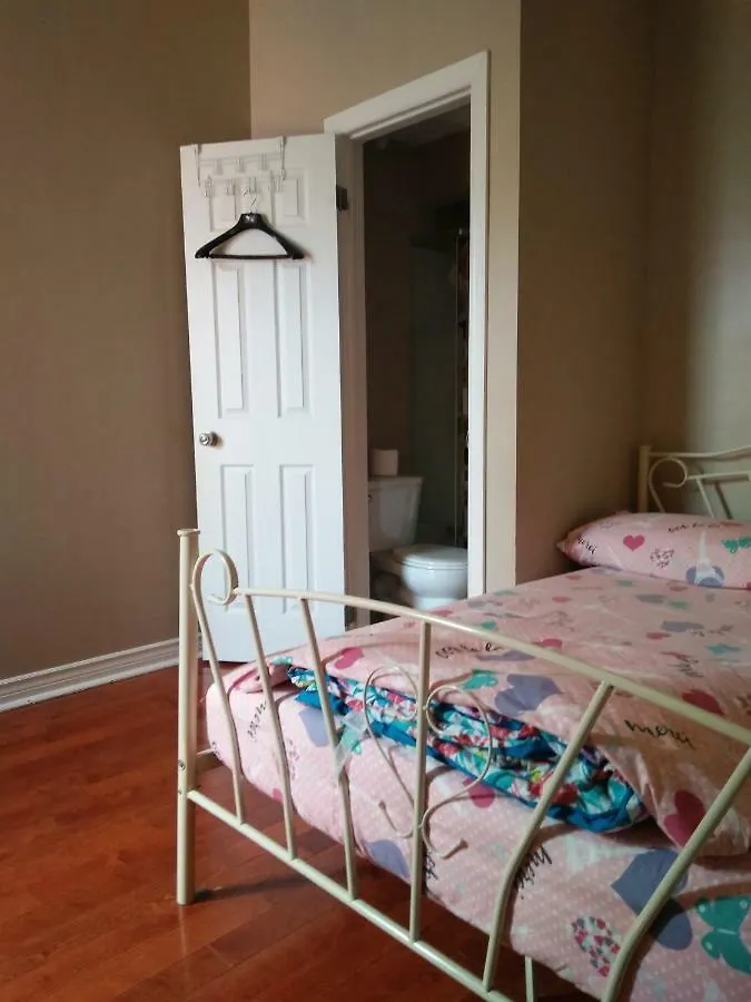 Convention Travelers Home Toronto Guest house